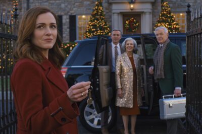 My parents “forgot” me every Christmas until I bought a new manor. This Christmas Eve, they appeared in front of my house together with a locksmith.